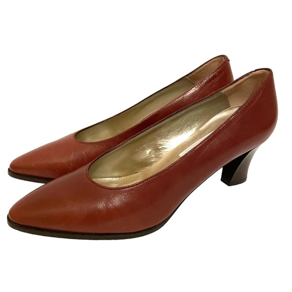 Saks Fifth Avenue Beautiful Brown Leather Pumps Size 6 1/2 B tag still on bottom - Picture 1 of 7
